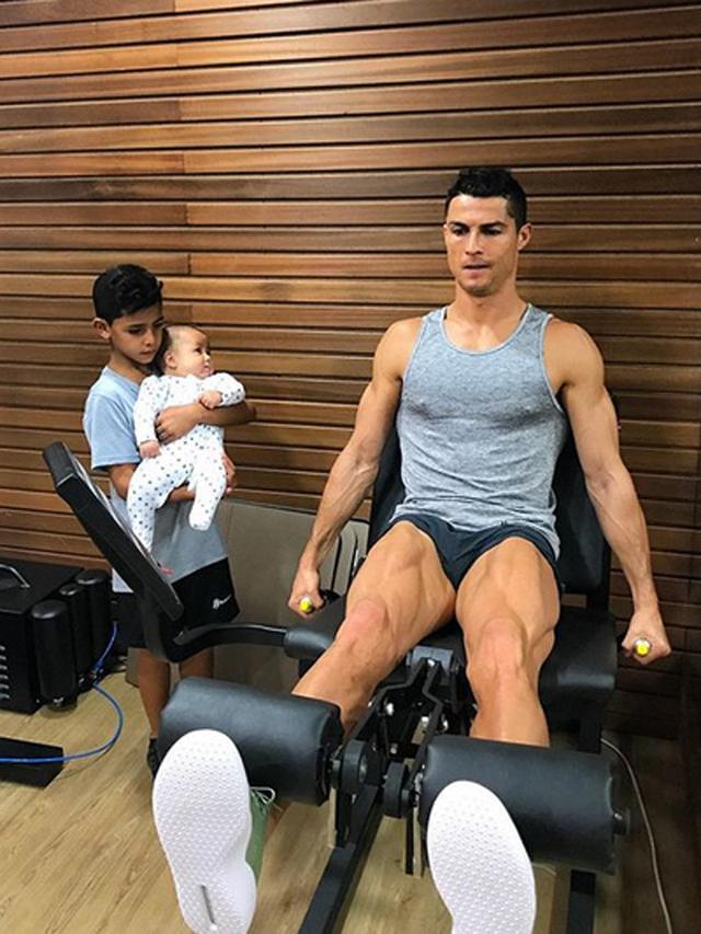 [Bintang] Georgina Rodriguez dan Cristiano Ronaldo