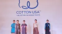 Koleksi Lekat Dua berkolaborasi dengan PT. Lucky Print Abadi di Indonesia Cotton Day 2019, Jakarta, 29 Oktober 2019. (Liputan6.com/Asnida Riani)