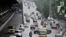 Kendaraan melintas di Jalan Ahmad Yani, Jakarta, Senin (25/6). Badan Pengelola Transportasi Jabodetabek (BPTJ) akan menguji coba perluasan sistem ganjil genap pada 2 Juli 2018. (Merdeka.com/Iqbal Nugroho)
