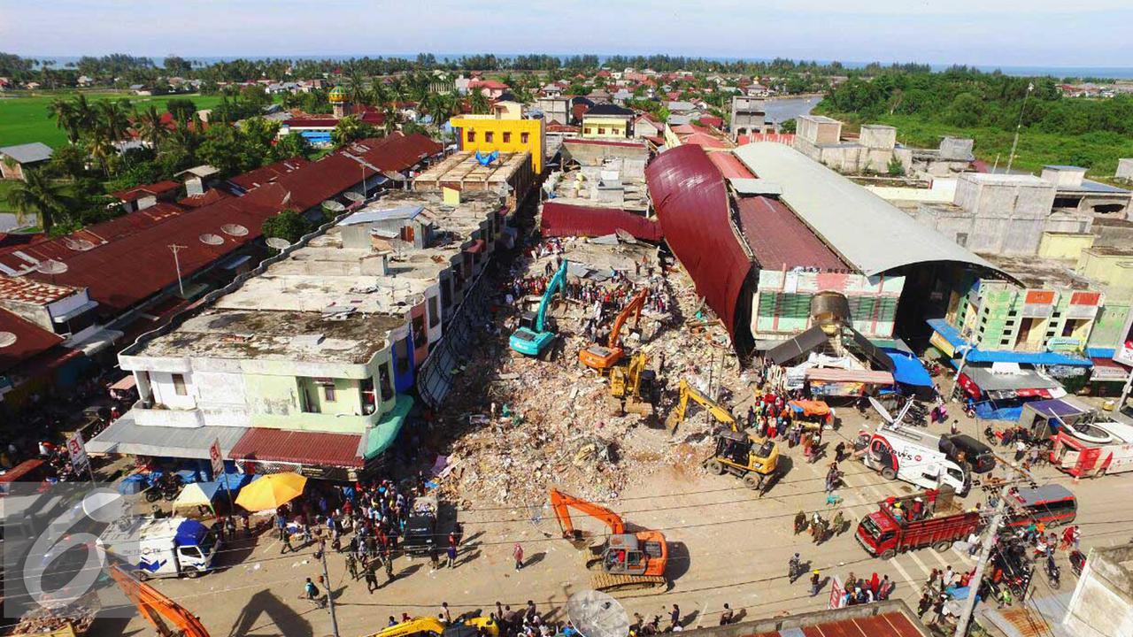 20161208- Tim SAR Terus Cari Korban Gempa Aceh- Eskavator-Aceh- Angga Yuniar