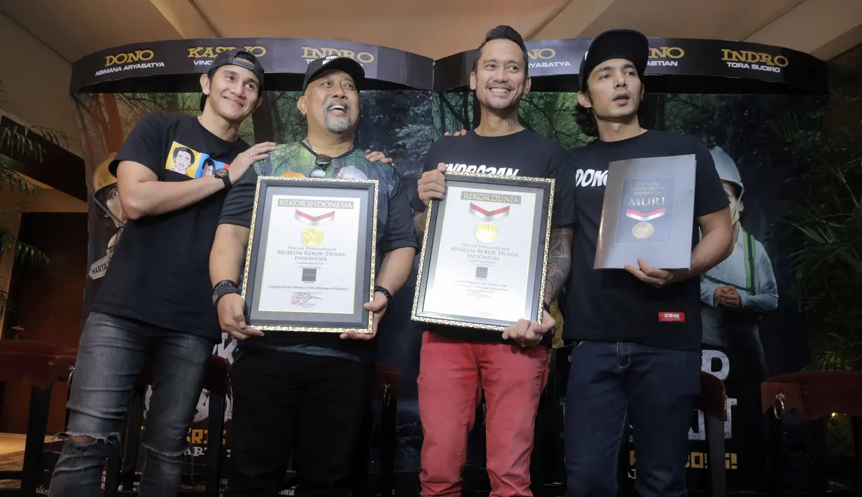 Selain itu, padatnya jadwal para pemain, Tora Sudiro, Vino G Bastian, Abimana dan Indro Warkop juga menggelar jumpa penggemar nonton bareng di lima kota dalam sehari. Pencapaian luar biasa hingga dicatat di Museum Rekor Indonesia.(Nurwahyunan/Bintang.com)