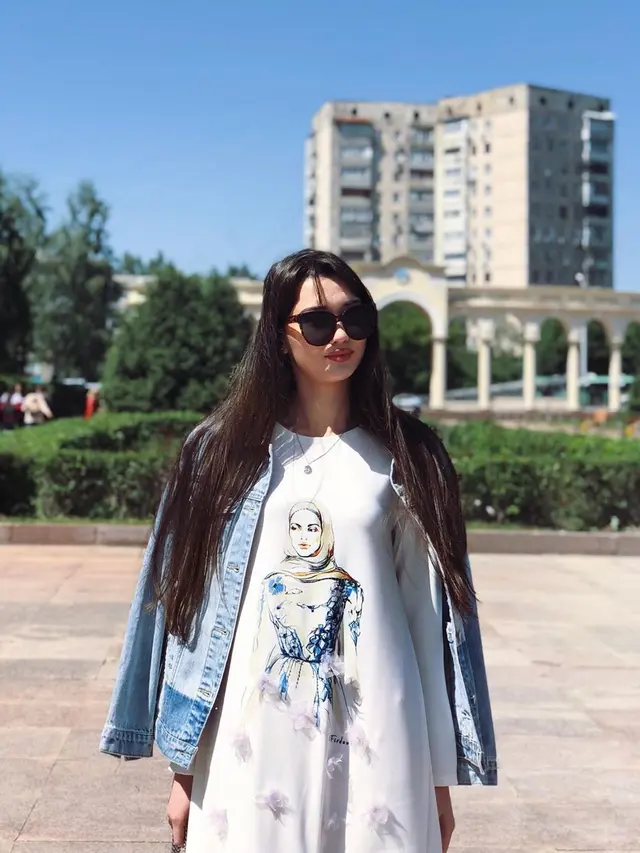 Sempat Viral, Ini 6 Potret Terbaru Pevoli Cantik Sabina Altynbekova