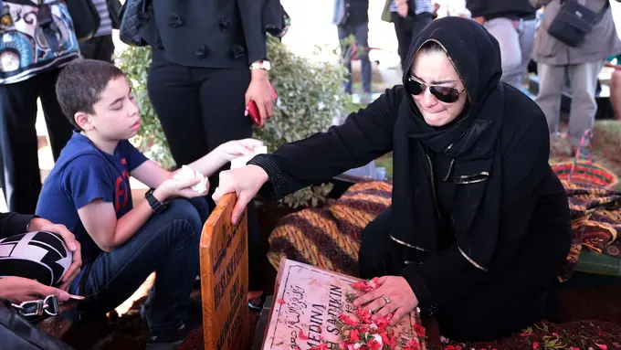 Pemakaman ibunda Jane Shalimar