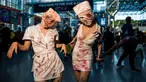 Peserta yang berpakaian perawat Silent Hill berpose saat New York Comic Con (NYCC) di Jacob K. Javits Convention Center, New York, Amerika Serikat, Jumat (13/10/2023). New York Comic Con atau NYCC adalah konvensi buku komik terbesar di Amerika Utara. (Photo by Charles Sykes/Invision/AP)
