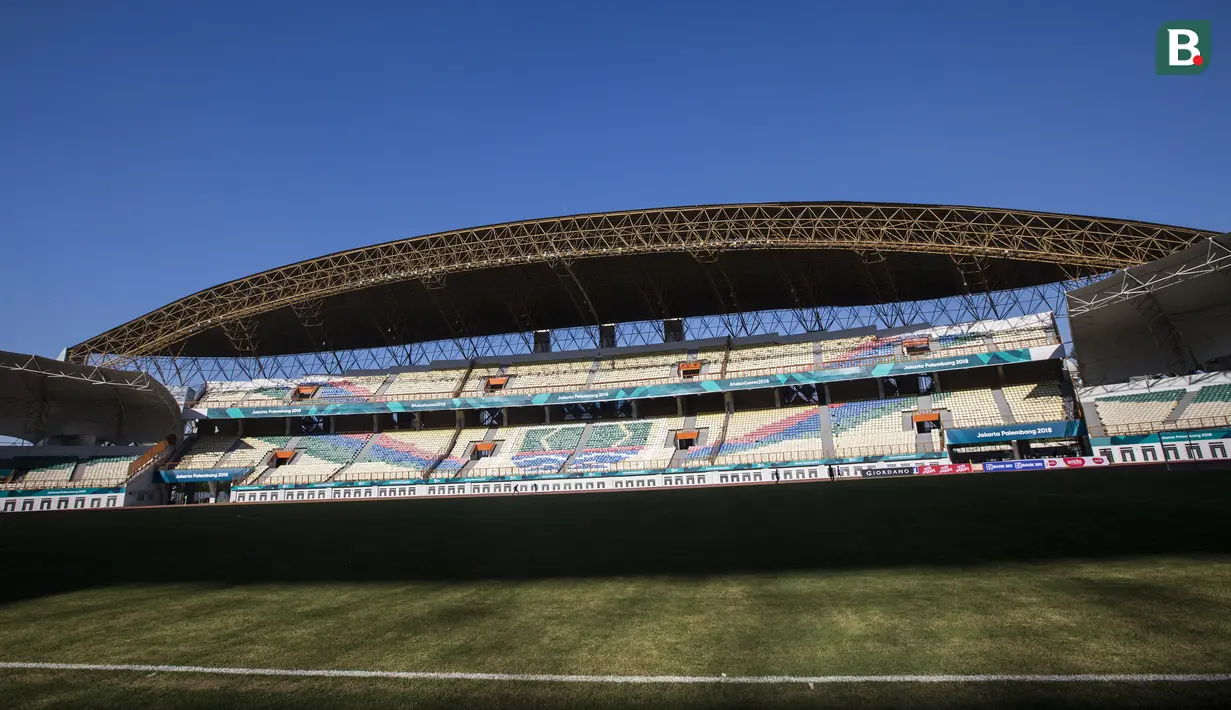 Suasana dari Stadion Wibawa Mukti di Cikarang, Jawa Barat, Senin (10/9/2018). Stadion dengan kapasitas 28.778 ini mulai digunakan sejak tahun 2014 lalu. (Bola.com/Vitalis Trisna)