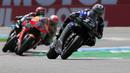 Pebalap Yamaha, Maverick Vinales, saat beraksi pada MotoGP Belanda di Sirkuit Assen, Belanda, Minggu (30/6/2019). Vinales sukses menjadi juara dengan catatan waktu 40 menit 55,415 detik. (AP//Peter Dejong)