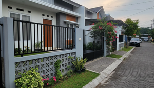 Pagar Rumah Roster Kombinasi Besi Hollow (Foto: AI)