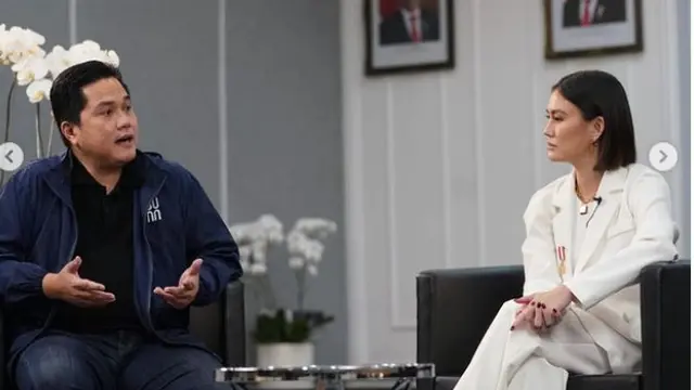 Menteri BUMN Erick Thohir berbincang dengan Agnez Monica. instagram @agnezmo