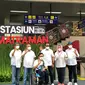 Menteri Perhubungan (Menhub) Budi Karya Sumadi bersama Menteri Koperasi dan Usaha Kecil dan Menengah Teten Masduki, menghadiri acara Soft Opening Pengoperasian Stasiun Matraman, pada Minggu (19/6/2022).