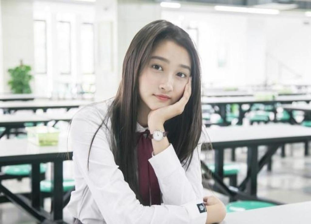 5 Fakta Tentang Guan Xiao Tong Pacar Baru Luhan Eks Exo News Entertainment Fimela Com
