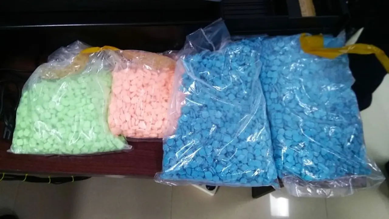 Narkoba jenis pil ekstasi yang disita petugas Bandara Pekanbaru.