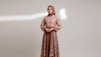 11 Model Gamis Batik Anggun untuk Family Gathering, Nyaman Dipakai