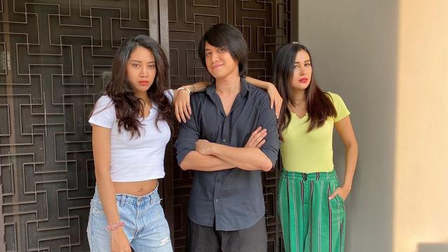 6 Potret Kebersamaan Vicy Melanie dan Widi Vierratale, Curi Perhatian