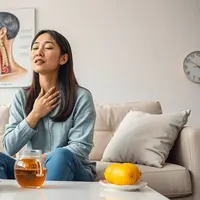 cara meredakan radang tenggorokan ©Ilustrasi dibuat AI