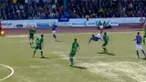 Gol spektakuler yang diciptakan Javi Gomez, striker UD Socuellamos, klub kasta ketiga di Spanyol dari jarak 30 meter dengan overhead kick.