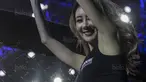 Seorang gadis ring tersenyum saat laga One Championship di JCC Senayan, Jakarta, Sabtu (20/1/2018). Acara bertajuk Kings Of Courage ini menampilkan sejumlah gadis ring cantik. (Bola.com/Vitalis Yogi Trisna)