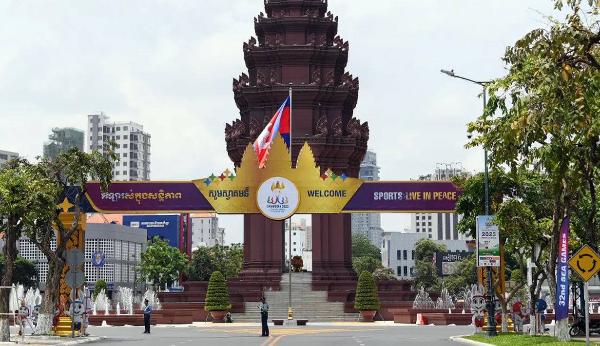 Semarak penyelenggaraan SEA Games 2023 sudah mulai terasa di seantero Kota Phnom Penh. (Nhac NGUYEN/AFP)