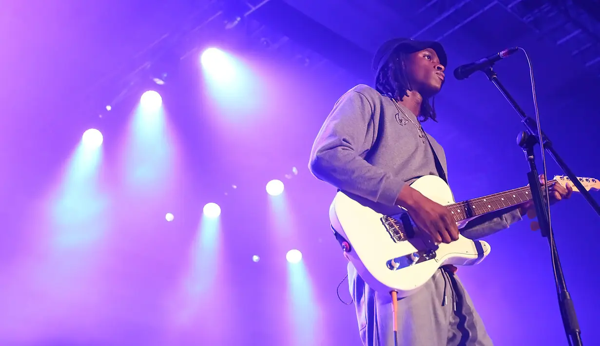 Lantas mengawali penampilannya dengan membawakan lagu Japanese Denim. Sambutan luar biasa dari para penoton. Apalagi ini merupakan yang pertama kalinya menginjakkan kakinya di Asia. (Bambang E Ros/Bintang.com)