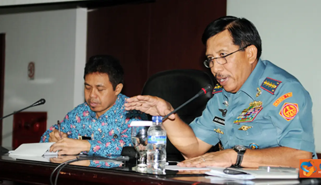 Citizen6, Jakarta: TNI akan bekerja sesuai batas kemampuan yang dimiliki tanpa ada niat untuk melakukan intervensi terhadap kewenangan dan tanggung jawab Lembaga Kementerian/Non-Kementerian maupun Pemerintah Daerah (Pemda). (Pengirim: Badarudin Bakri)