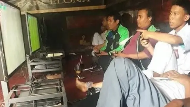 Sepi Orderan, 6 Aksi Driver Ojek Online Mainan Isi Waktu Luang Ini Kocak