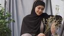 <p>Penampilan Cita Citata dengan hijab simpelnya ini pun bisa dijadikan inspirasi. Dirinya juga lebih sering tampil dengan hijab pasmina instan yang mudah digunakan. (Liputan6.com/IG/@cita_citata)</p>