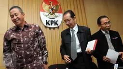 Wakil Ketua KPK Zulkarnain, anggota III BPK Eddy Mulyadi Supardi dan Anggota V BPK Moermahadi Soerja Djanegara memberikan keterangan tentang hasil audit investigasi pembelian lahan RS Sumber Waras di Jakarta, Senin (7/12). (Liputan6.com/Helmi Afandi)