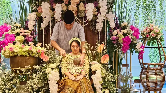 Potret siraman 7 bulanan Afifah anak Hetty Koes Endang (Sumber: Instagram/@hke57)