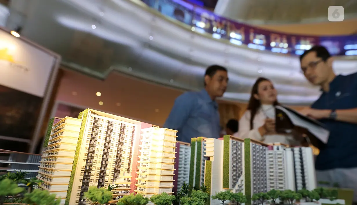 Sebuah maket plan yang mengusung konsep Transit Oriented Development digelar pada pameran properti LRT City Expo di Jakarta, Sabtu (21/7). Anak usaha dari PT Adhi Karya, Adhi Commuter Properti  menargetkan penjualan pemasaran Rp 19 miliar. (Liputan6.com)