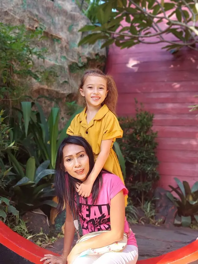 Marie Brittany bersama ibunda, Juliana (https://www.instagram.com/p/CSoN4HKBCTZ/)