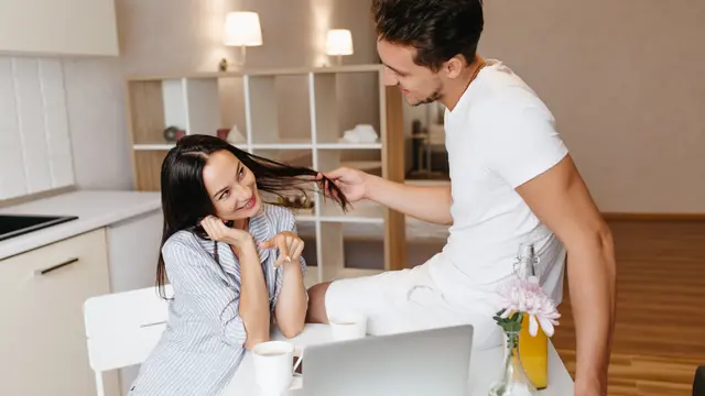 couple desember cinta yang tulus