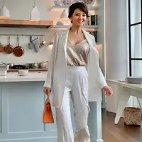 Farah Quinn, salah satu orang yang banyak menghabiskan waktu di rumah saja selama pandemi Covid-19. Lantaran banyak waktu luang, ia teringat akan mimpinya yang belum terwujud, yakni berbisnis kue. (Instagram/farahquinnofficial)