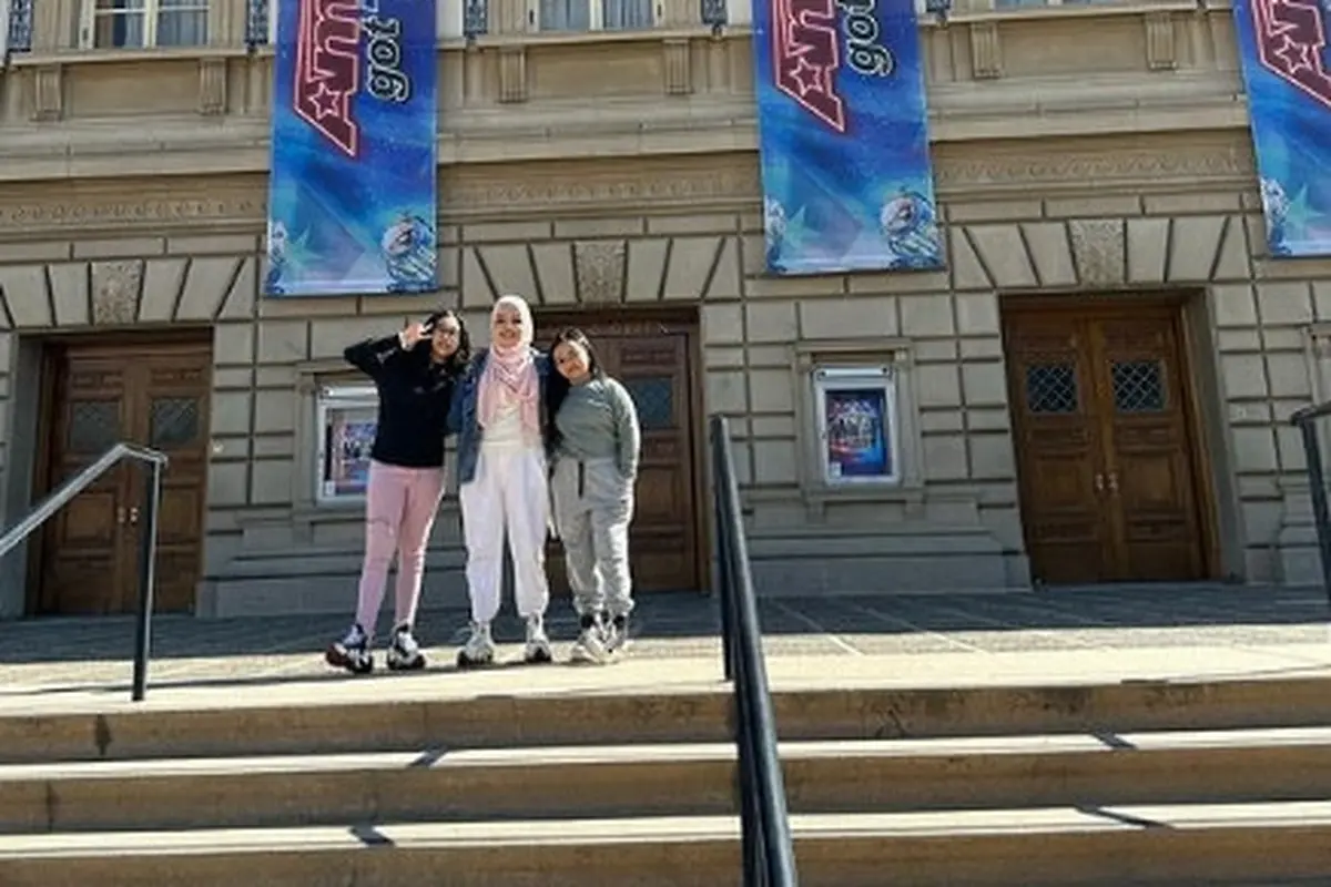 Putri Ariani Senang Dikunjungi Kedua Adiknya ke Los Angeles Jelang Live Show America's Got Talent 2023