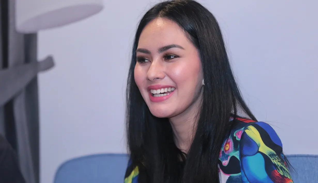 Kartika Putri sedang menikmati hidupnya bersama dengan kedua buah hatinya. Seperti diketahui, perempuan yang biasa disapa Karput itu mengangkat dua orang anak. (Adrian Putra/Bintang.com)