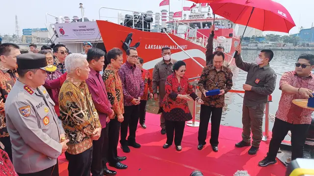 Ketua Umum PDI Perjuangan Megawati Soekarnoputri meresmikan Rumah Sakit (RS) Kapal Terapung bernama Laksamana Malahayati di Pelabuhan Tanjung Priok, Jakarta Utara, Sabtu, (10/6/2023).