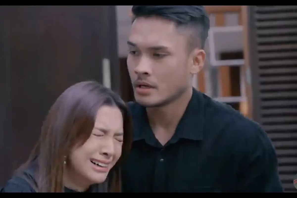 Alisia Rininta dan Randy Pangalila dalam MV Mesin Waktu OST Takdir Cinta yang Kupilih (Foto: Youtube Sinemart)