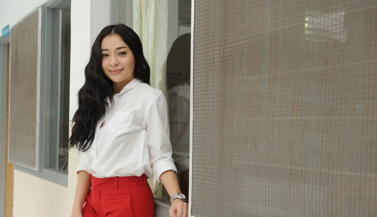 Perayaan ulang tahun Nikita Willy berlangsung sederhana di Yayasan Panti Asuhan Sayap Ibu, di kawasan Barito, Kebayoran Baru, Jakarta Selatan, Kamis (29/6/2017). Berbagi kebahagiaan bersama anak-anak yatim piatu. (Daniel Kampua/Bintang.com)