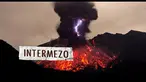 Seorang turis asal Jerman, Marc Szeglat, merekam letusan gunung Sakurajima di Pulau Kyushu Jepang di saat yg tepat.