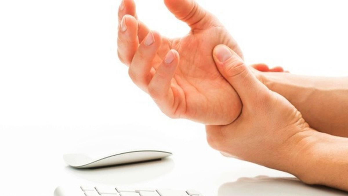 4 Penyebab Tangan dan Kaki Sering Kesemutan - Beauty Fimela.com