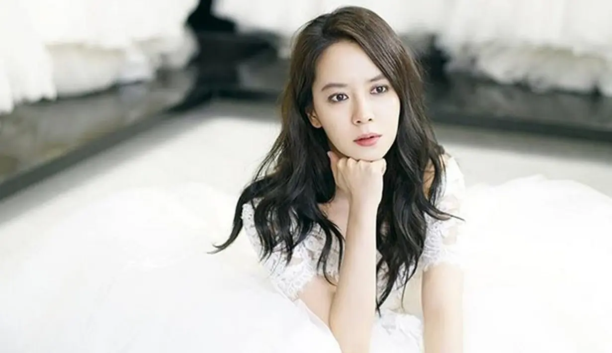 Kesedihan tidak hanya dirasakan oleh para penonton setia variety show Running Man, para pemainnya pun juga merasakan kesedihan itu, salah satunya adalah Song Ji Hyo. Tak kuasa menahan sedih, Song Ji Hyo pun mengurung diri di kamar. (Instagram/jihyo_0815)