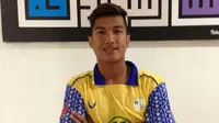 Striker Barito Putera, Agi Pratama tampil memikat saat mengalahkan Persegres Gresik United 3-1 dalam lanjutan Torabika Soccer Championship 2016 presented by IM3 Ooredoo, 15 Mei 2016. (Bola.com/Robby Firly)