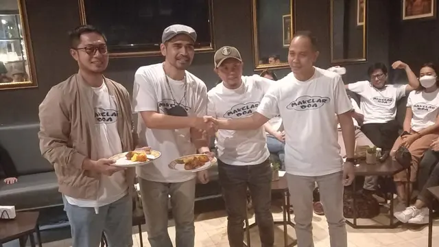 Farid Ongky, sutradara film Makelar Doa bersama para pemain seperti Rizky Hanggono dan Ferry Ardiansyah (ist)