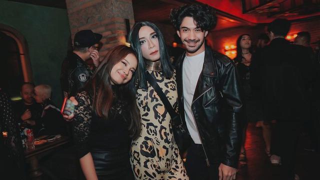 8 Potret Tamu Artis di Pesta Ultah BCL ke-39, Ariel dan Luna Maya Jadi Sorotan