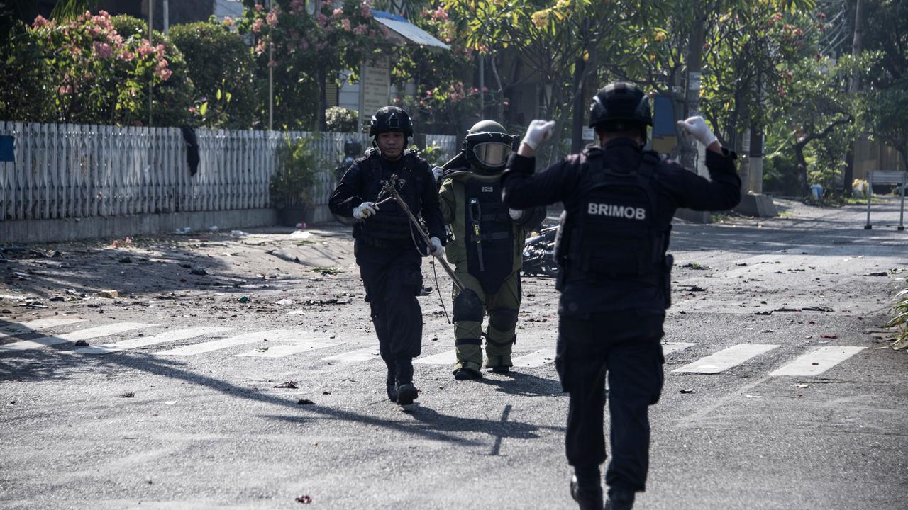 Tim Gegana Sisir Gereja di Surabaya