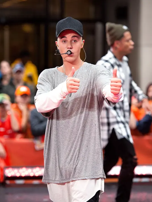Melansir Hollywoodlife.com, seorang sumber mengatakan Justin akan tampil dalam acara American Music Awards (AMAs) pada 20 November mendatang. Tak ingin mengecewakan fansnya, ia akan berikan yang istimewa. (AFP/Bintang.com)
