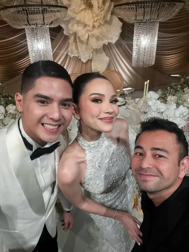 10 Potret Tamu Artis di Intimate Dinner Al Ghazali–Alyssa, Berbusana Hitam Elegan