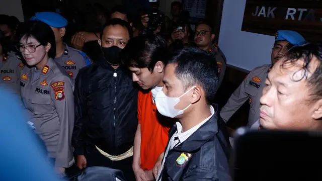 6 Potret Rizky Billar Pakai Baju Tahanan, Lesti Kejora Sudah Cabut Laporan