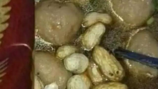6 Tingkah Kocak Orang Makan Bakso di Tempat Ini Bikin Penjual Geleng Kepala