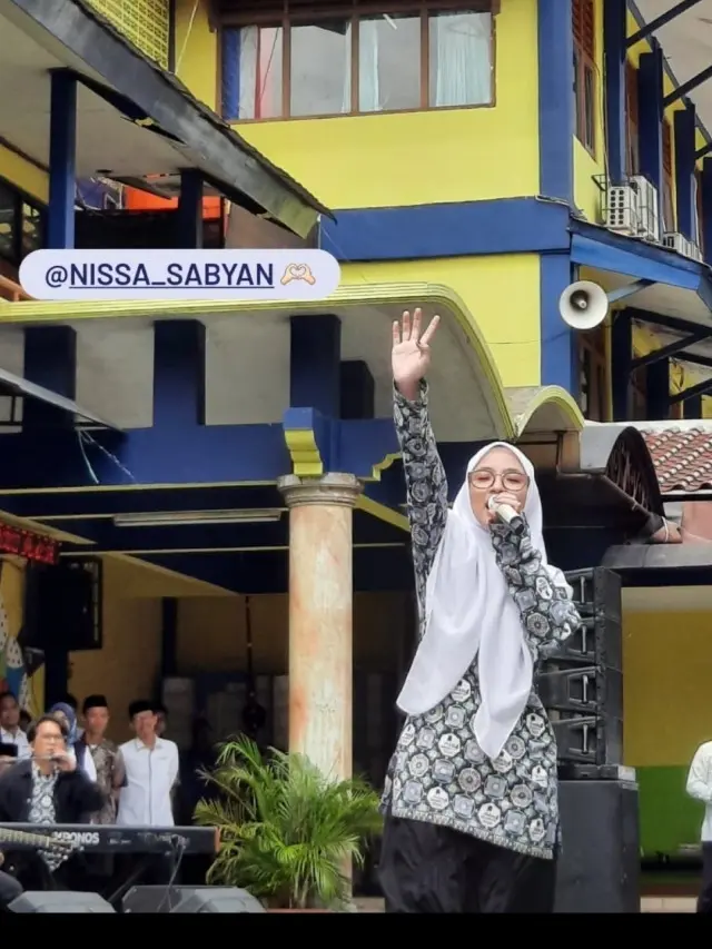 Nissa Sabyan di Pensi MAN 4 Jakarta