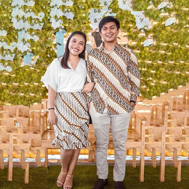 Jarang Terekspos, Ini 7 Potret Mesra Mumuk Gomez dan Kekasih