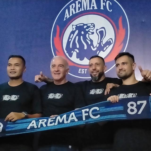 Berjuang Bertahan Hidup Arema Fc Bayar Gaji Pemain Dan Pelatih Dari Dana Talangan Kocek Pribadi Petinggi Klub Indonesia Bola Com